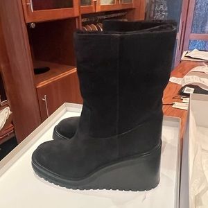 Jimmy Choo Yola 80 Suede Wedge. Shearling lined boots.